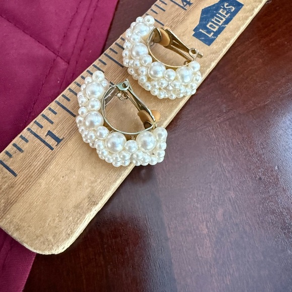 Vintage Faux Pearl ClipOn Earrings - Picture 1 of 3